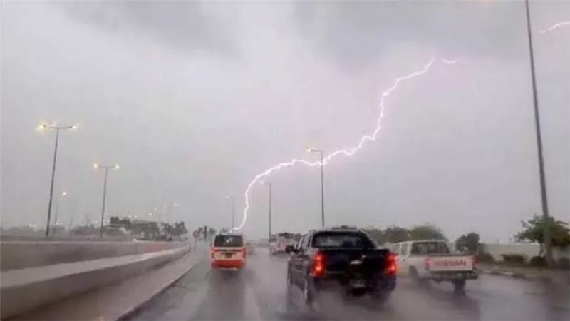 تقلبات جوية حادة وسريعة خلال الساعات المقبلة.. تحذير عاجل من الأرصاد