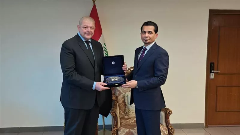 السفير المصري في بغداد يلتقي وزير النقل العراقي (صور)