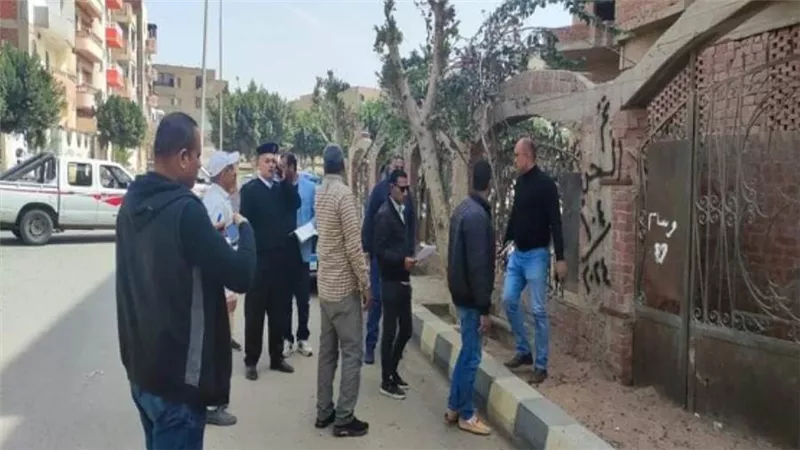 تنفيذ قرارات سحب واسترداد لقطع أراضٍ لمخالفة شروط التخصيص بالعبور و15 مايو (صور)