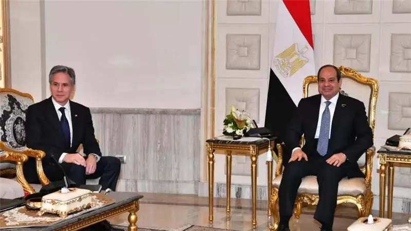 السيسي وبن زايد يدعوان لوقف إطلاق النار في غزة وتفعيل حل الدولتين