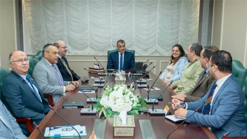 لبحث مستجدات التعاون المشترك وزير الدولة للإنتاج الحربي يستقبل ممثلي 