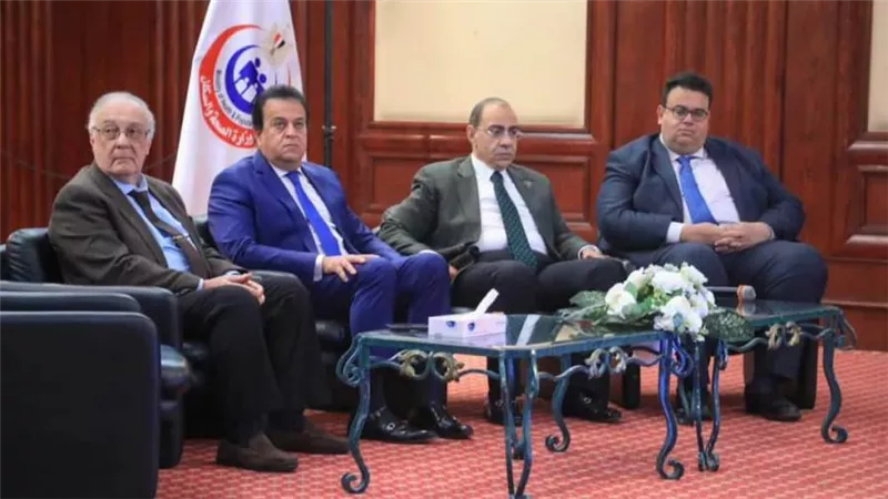 وزير الصحة يكرم أول دفعة من أطباء الأمراض الصدرية لاجتيازهم الاختبار المؤهل لدبلومة الأمراض الصدرية الأوروبية 