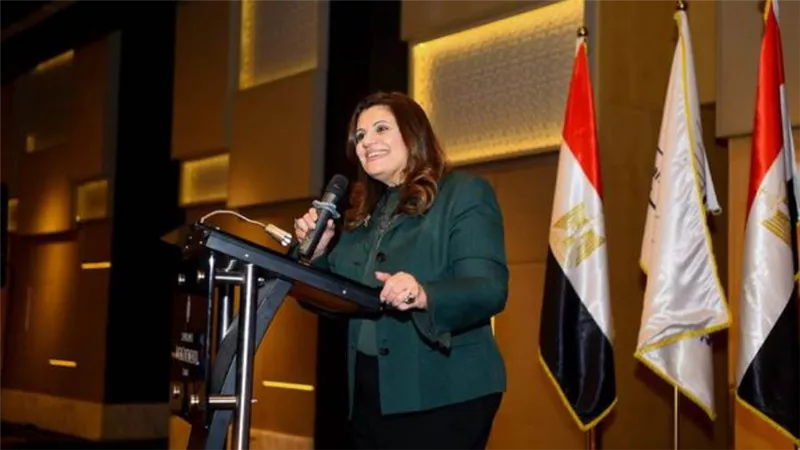 وزيرة الهجرة تشارك في 