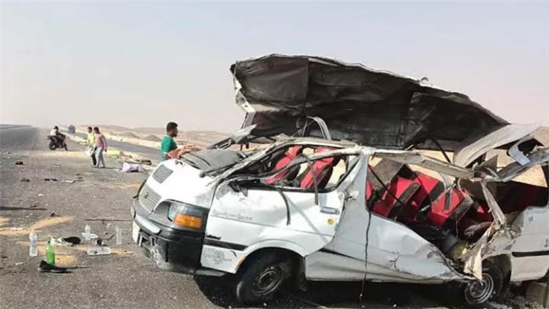 إصابة 13 شخصا في انقلاب ميكروباص أعلى الطريق الإقليمي بالصف
