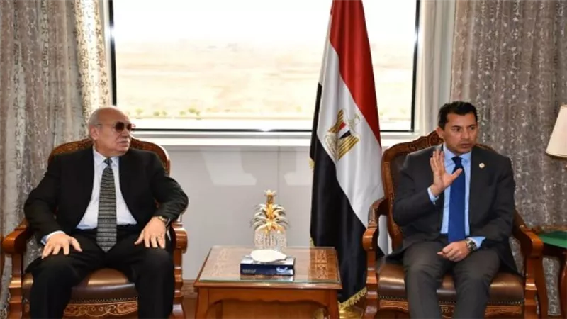  وزير الرياضة يناقش آليات الحد من أمراض القلب والموت المفاجئ بالملاعب المصرية (صور)