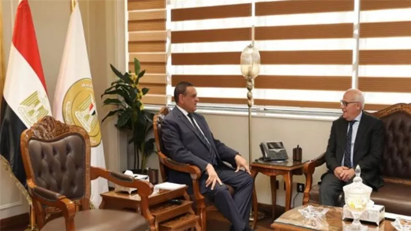 وزير التنمية المحلية يتابع مع محافظ بورسعيد عددا من الملفات الخدمية (صور)