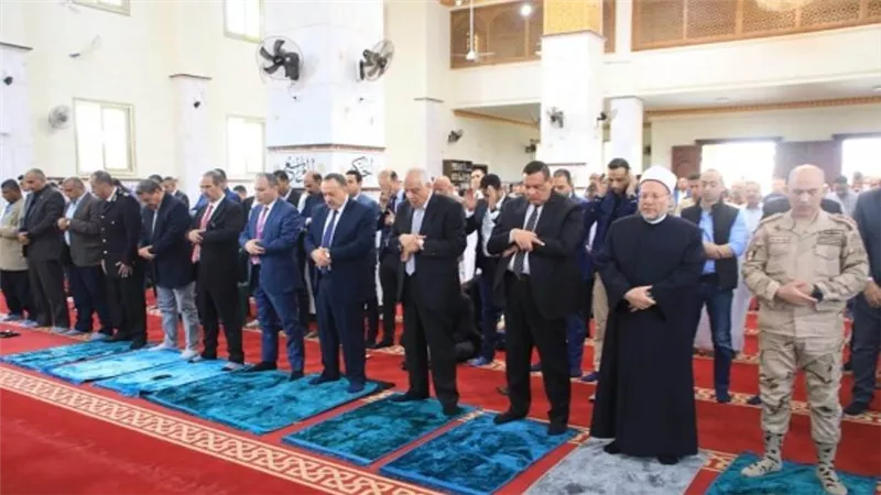 وزير التنمية المحلية ومحافظ الجيزة ومفتي الجمهورية يفتتحون مسجد الروضة بحدائق الأهرام (صور)