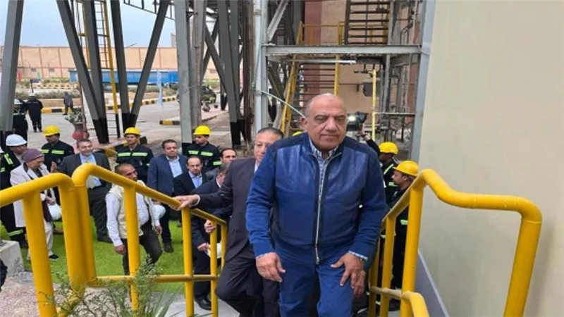 وزير قطاع الأعمال العام يفتتح وحدة تركيز الصودا «المبخرات» بالإسكندرية  (صور)