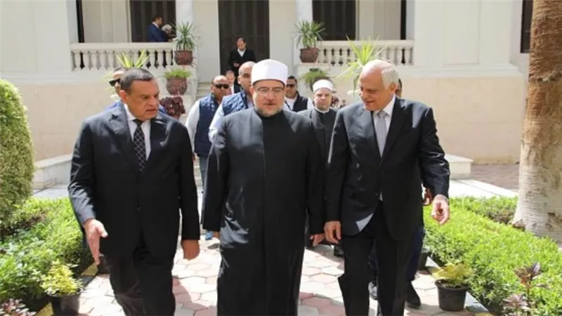 وزيرا الأوقاف والتنمية المحلية ومحافظ الجيزة يلتقون قيادات الدعوة بالجيزة (صور)