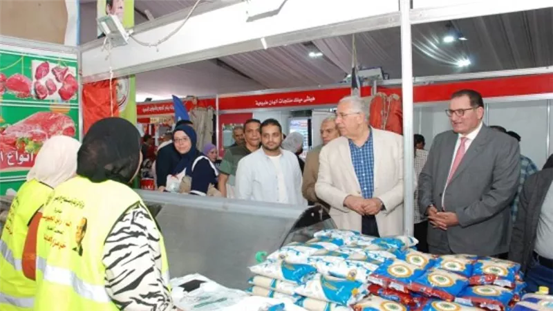 للمرة الثالثة وزير الزراعة يتفقد 
