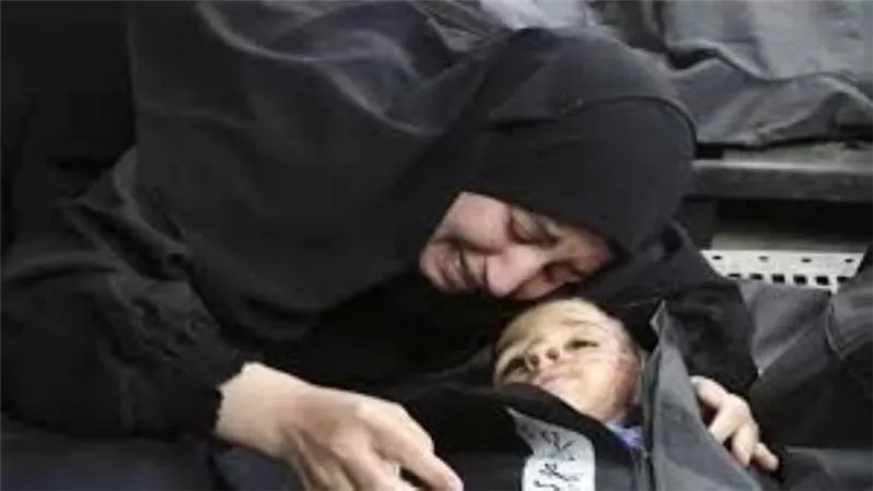 مراسل القاهرة الإخبارية: 12 شهيدا وعشرات المصابين في استهداف الاحتلال للفلسطينيين بغزة