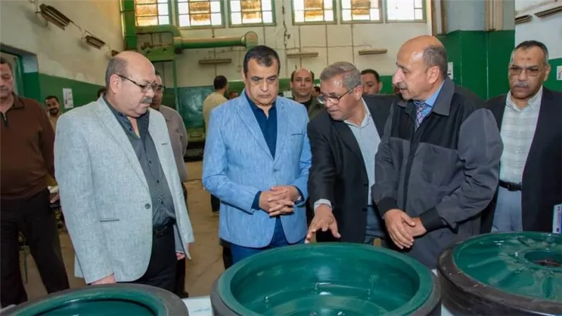 وزير الدولة للإنتاج الحربي يفاجيء عمال وقيادات 
