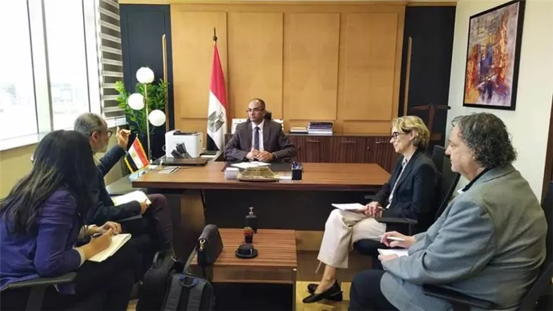 وزير الإسكان يتابع آليات التعاون مع البنك الدولي بمشروعات مياه الشرب والصرف الصحي