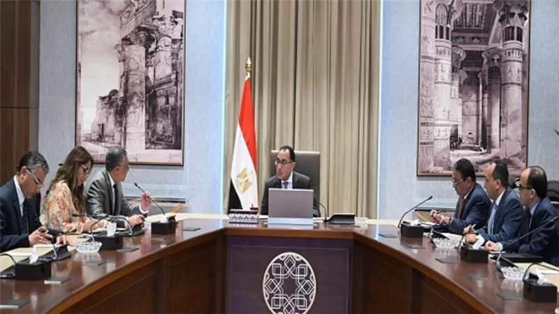 رئيس الوزراء يتابع مع الرئيس التنفيذي للهيئة العامة للاستثمار ترتيبات تنظيم مؤتمر الاستثمار بالتعاون مع الاتحاد الأوروبي (صور)