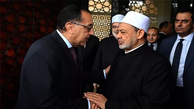 شيخ الأزهر يستقبل رئيس الوزراء لمتابعة الموقف التنفيذي لمشروع مدينة البعوث الإسلامية بالقاهرة الجديدة (صور)