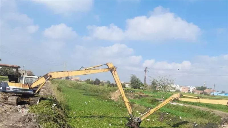 وزير الري يتابع أعمال تطهير المصارف العامة ومشروعات إنشاء شبكات الصرف المغطى