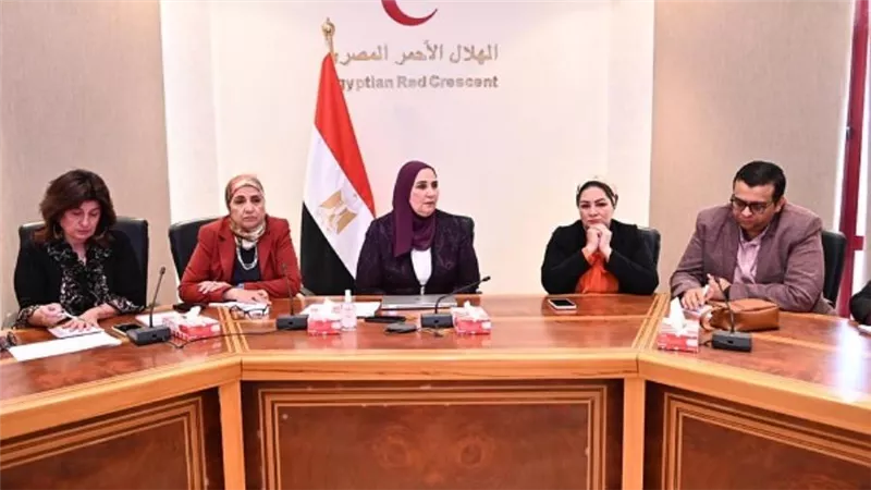 وزيرة التضامن تتابع الموقف التنفيذي لـ