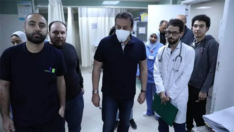 بالصور.. جولات مكوكية لوزير الصحة فى المستشفيات لتطبيق خطة التأمين الطبي لعيد الفطر المبارك
