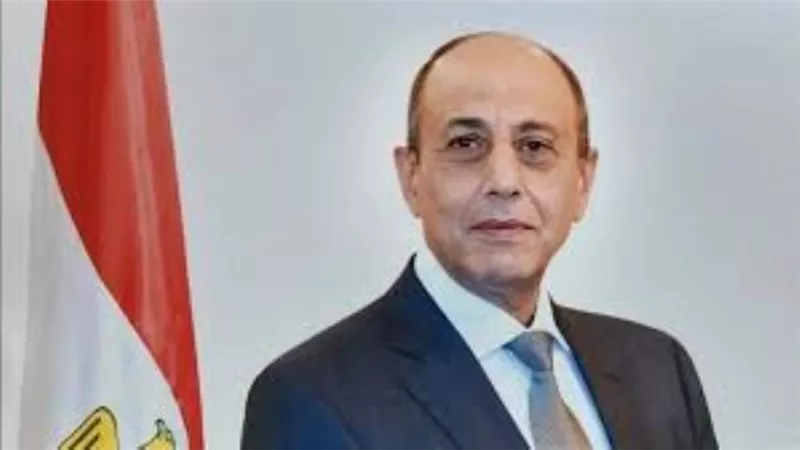 وزير الطيران يشكر ضباط المراقبة الجوية والعاملين بمنظومة الملاحة ومطار القاهرة
