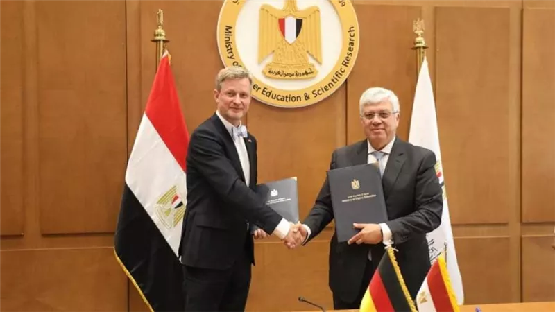  وزير التعليم العالي يستقبل وزير الدولة للعلوم والسياحة والثقافة بولاية ساكسونيا الألمانية لبحث التعاون المشترك 