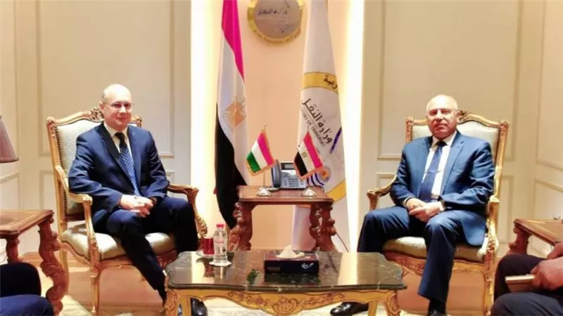 وزير النقل يبحث مع السفير المجري بالقاهرة ورئيس 
