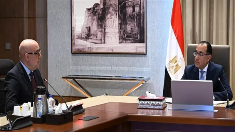 رئيس الوزراء يتابع موقف تقنين الأراضي المنقولة من جهات الولاية المختلفة للمدن الجديدة (صور)
