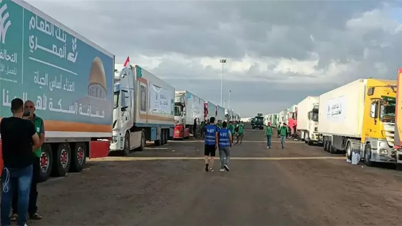 258 شاحنة مساعدات تدخل إلى غزة عبر معبر رفح اليوم