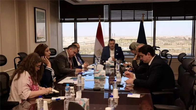 وزير السياحة والآثار يعقد اجتماعا لاستعراض مستجدات الخطة التنفيذية لتحسين التجربة السياحية في مصر