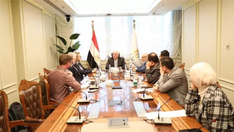وزير التعليم العالي يبحث تعزيز التعاون مع جامعة أبردين البريطانية  