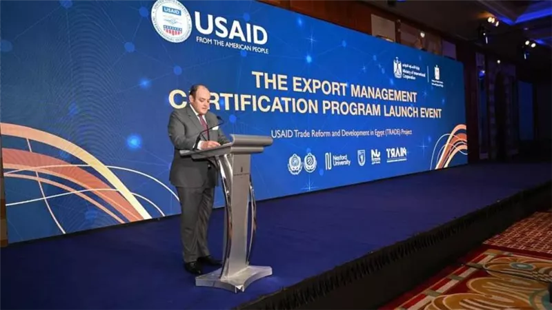 وزير التجارة والصناعة يستعرض جهود الدولة المصرية للنهوض بمعدلات الصادرات المصرية