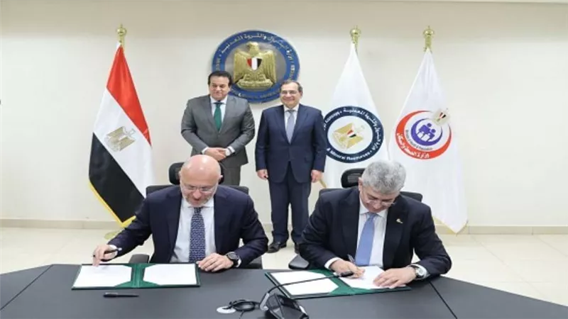 وزيرا الصحة والبترول يشهدان توقيع اتفاقيتين للمساهمة المجتمعية لقطاع البترول في دعم الرعاية الصحية بمطروح وبورسعيد (صور)