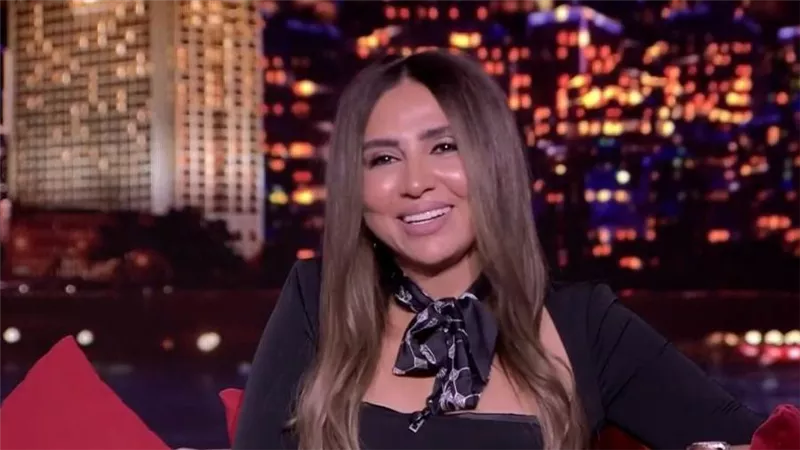 عمرو أديب مشيداً بالمنتجة مها سليم بسبب نعمة الأفوكاتو: بطلة الموسم ومحمد سامي: منتجة فنانة 