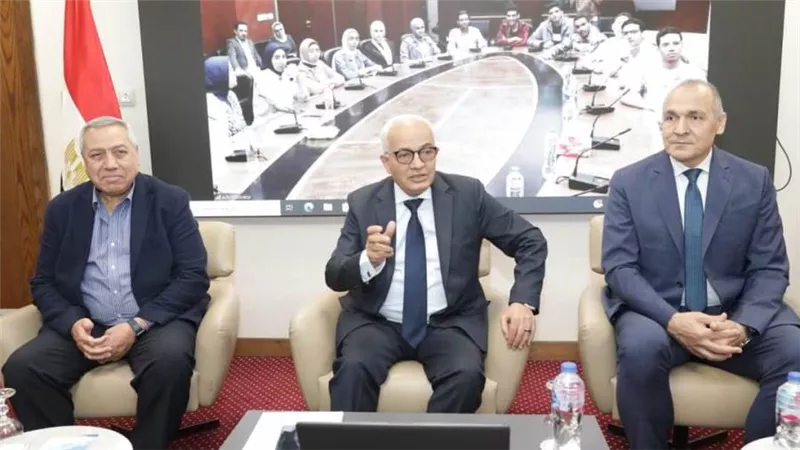  وزير التعليم يستقبل الطلاب المشاركين في 