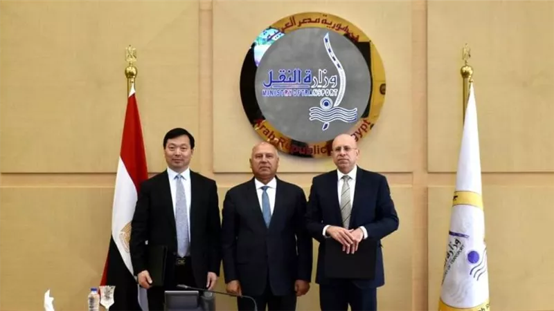 وزير النقل يشهد تعاقد شركة الملاحة الوطنية على بناء سفينتين جديدتين من أحدث سفن الصب الجاف النظيف مع ترسانة هانتونج الصينية