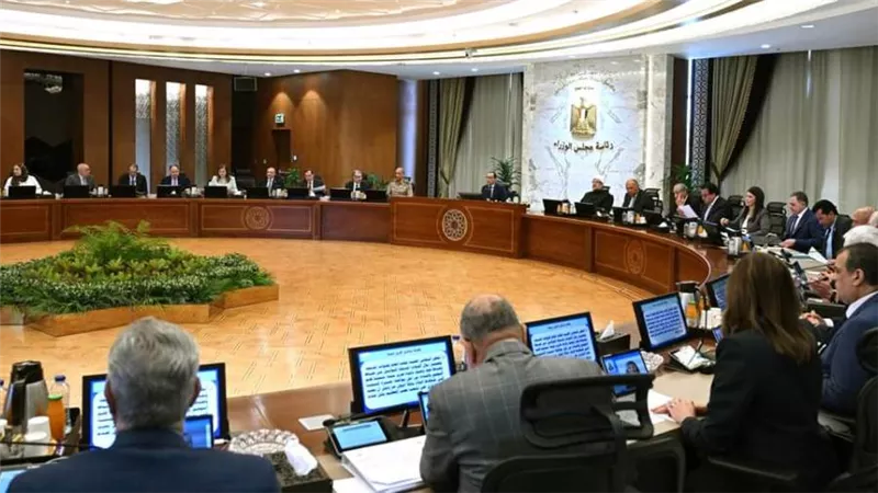 رئيس الوزراء يُهنئ الرئيس السيسي والقوات المُسلحة البواسل والشعب المصري العظيم بمُناسبة الذكرى الثانية والأربعين لعيد تحرير سيناء