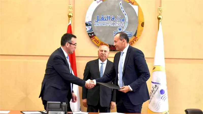 وزير النقل يشهد توقيع عقد تنفيذ أعمال البنية الفوقية لمشروع محطة الحاويات تحيا مصر 1 بميناء دمياط