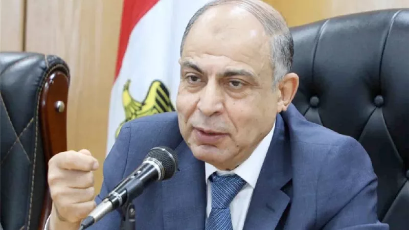 كدواني: إجراءات صارمة لردع المتلاعبين بتعريفة التاكسي في المنيا 