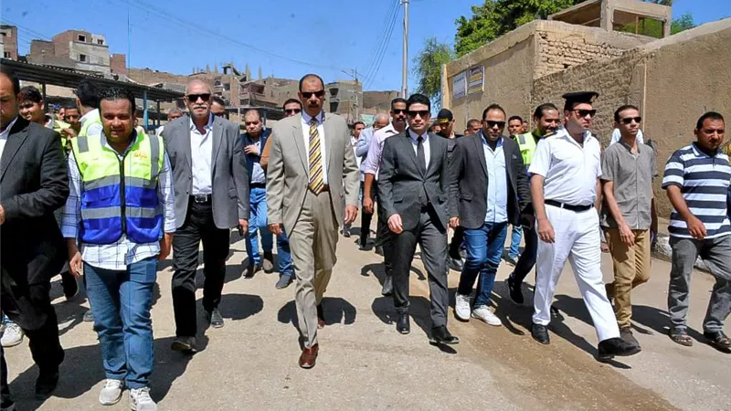 محافظ سوهاج يتفقد المنطقة الأثرية بأخميم بعد نقل سوق الأربعاء