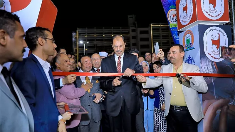 محافظ سوهاج يفتتح معرض 