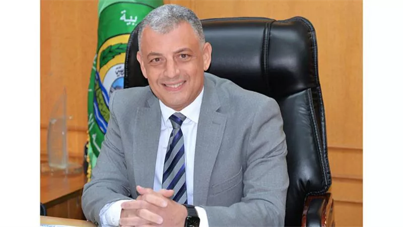 محافظ الإسماعيلية يوجه مديرية الطرق بإغلاق دوران الاستثمار بسبب الحوادث