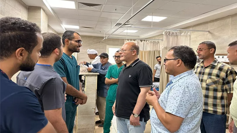 زيارة مفاجئة لرئيس جامعة سوهاج علي مستشفى الطوارئ بمدينة سوهاج الجديدة
