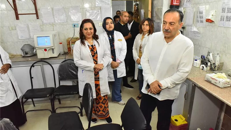 محافظ أسيوط يتفقد المخزن الإقليمي للأدوية ومستشفى الرمد