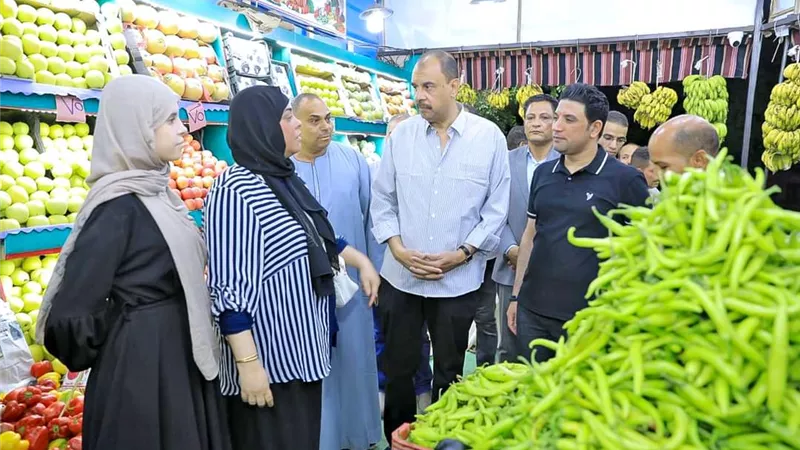 محافظ سوهاج يواصل جولاته الميدانية لضبط الشارع ومتابعة مستوى الخدمات المقدمة للمواطنين 