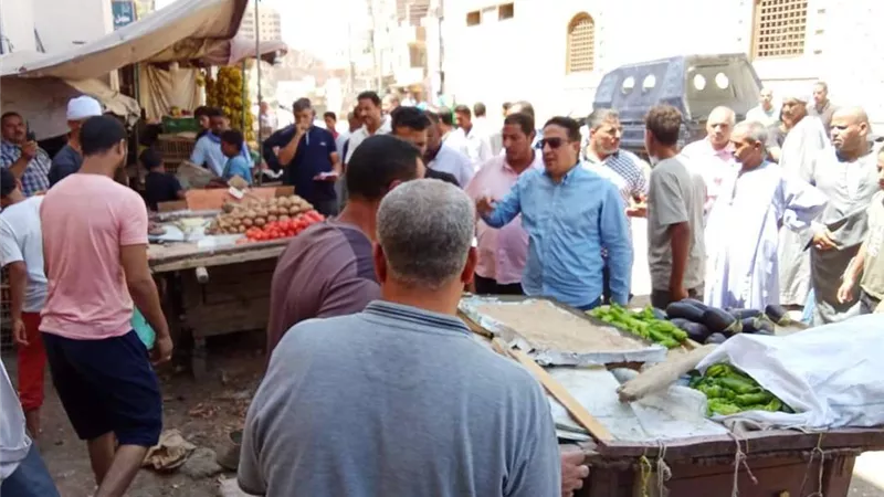 حملات مكبرة لرفع الإشغالات ومراجعة تراخيص المحال التجارية وتمهيد الطرق بساقلتة