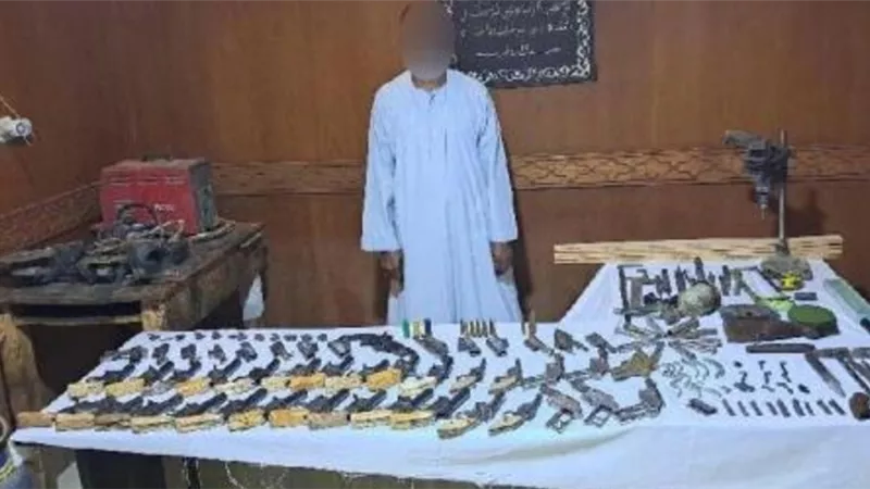 القبض على حداد لإدارة مسكنه بسوهاج لتصنيع الأسلحة النارية والاتجار بها