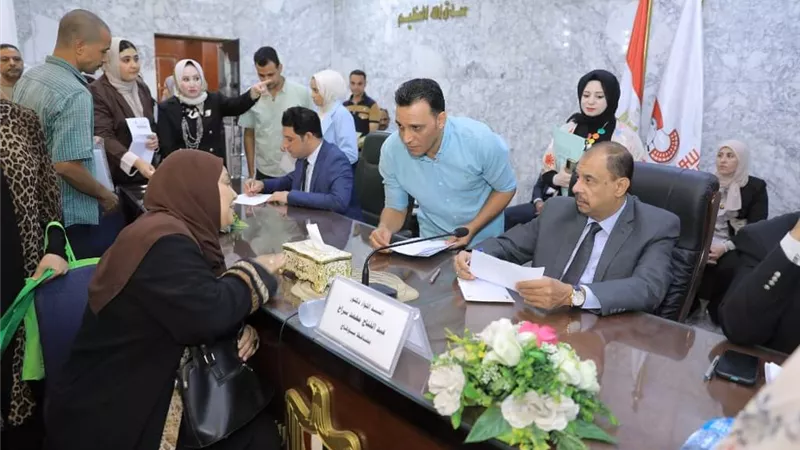 محافظ سوهاج يبحث شكاوى وطلبات 330 مواطنًا