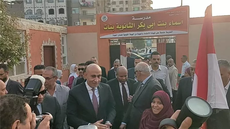 وزير التعليم يتابع انطلاق العام الدراسي الجديد من مدارس سوهاج