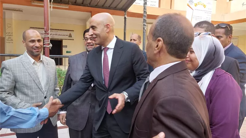 وزير التعليم ونائب محافظ سوهاج يتفقدان مدارس نبيل فراج وباحثة البادية والحديثة