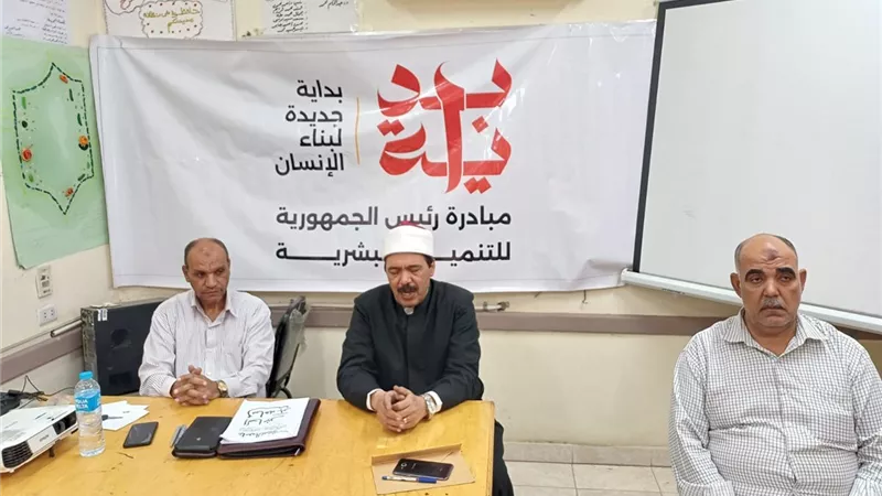 رئيس منطقة سوهاج الأزهرية يتفقد البرامج التدريبية للإداريين