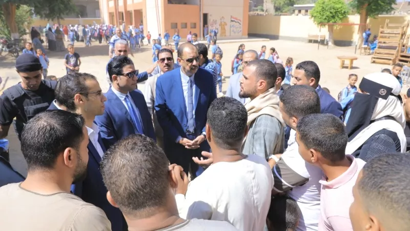 محافظ سوهاج يقيل رئيس قرية تونس ويحيل مديري مدرستين للتحقيق